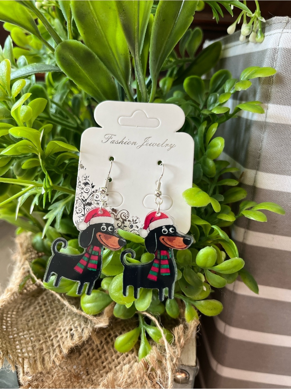 Dachshund Dog W/Christmas Hat Acrylic Earrings W/ Paw Print Jewelry Bag ๐พ๐๐พ - Picture 5 of 8